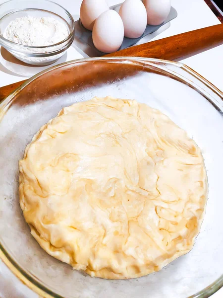 Pão Caseiro Pizza Receita Torta Com Rolo Pino Farinha Ovos — Fotografia de Stock