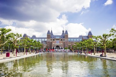 Amsterdam - Temmuz 2014: The Rijksmuseum Amsterdam müze alanı zekâ