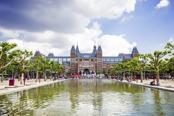 Amsterdam - Temmuz 2014: The Rijksmuseum Amsterdam müze alanı zekâ — Stok fotoğraf