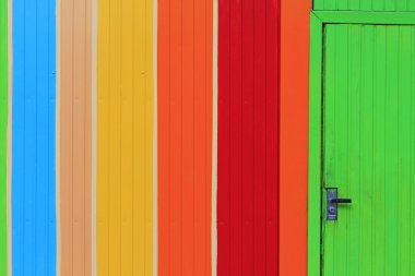 Renk duvar kapı ile