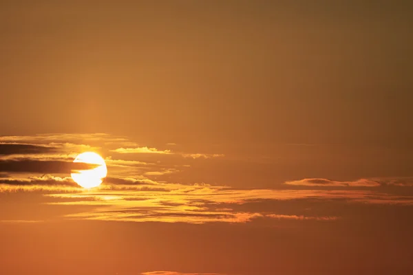 Lever du soleil et minimalisme dans les nuages — Photo