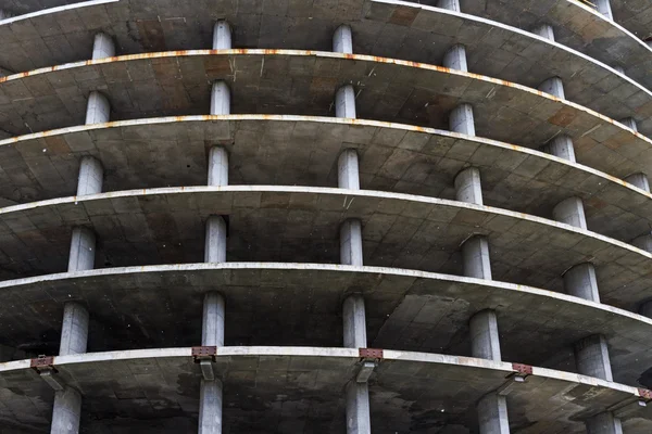 tamamlanmamış yüksek katlı bina