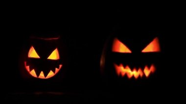 İki korkunç kabak yüzler