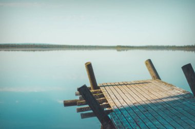 Sisli göle bakan iskele.