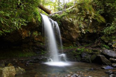 Doğal Grotto Falls