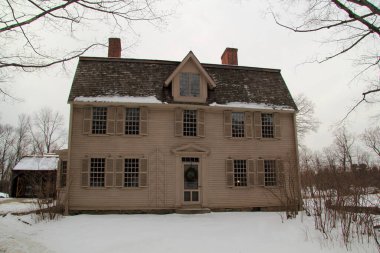 21 ARALIK: Tarihi Eski Manse bir zamanlar Concord, Massachusetts 'te siyasi, sosyal ve edebi yaşamın merkeziydi.