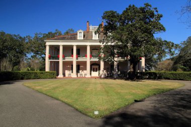 17 Aralık 2020 VACHERIE, LA: Oak Alley Plantation, Mississippi Nehri 'nin batı kıyısında, Vacherie, Louisiana' da 17 Aralık 2020 tarihinde Vacherie, Los Angeles 'ta kurulmuş tarihi bir plantasyondur.