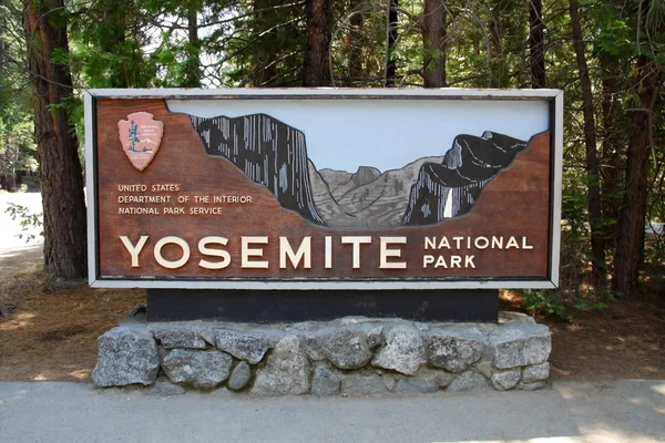 Yosemite Milli Parkı girişi işareti