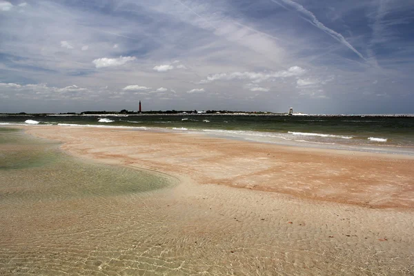 Smyrna Dunes Park com farol de Ponce no fundo — Fotografia de Stock