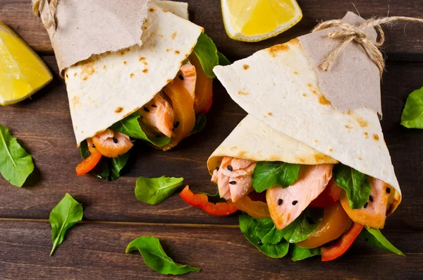 Flat bread with salmon
