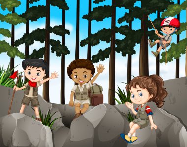 Çocukları dağa hiking