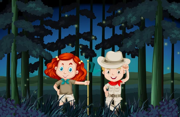 Niño y niña acampando por la noche — Vector de stock