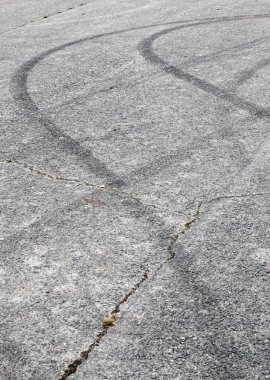 Speedway üzerinde Skidmarks