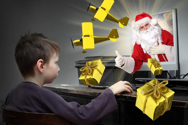 Happy boy buying christmas gifts — Stock Photo, Image