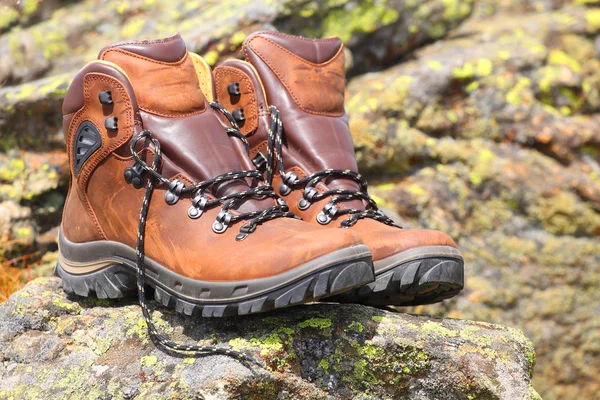 Hiking boots on the rock. — Stock Photo, Image