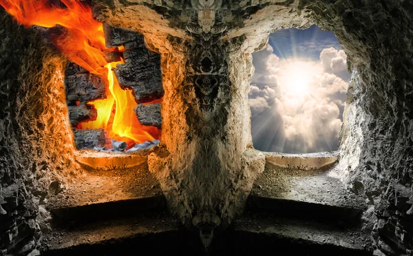 Two gates to heaven and hell — Stock Photo, Image