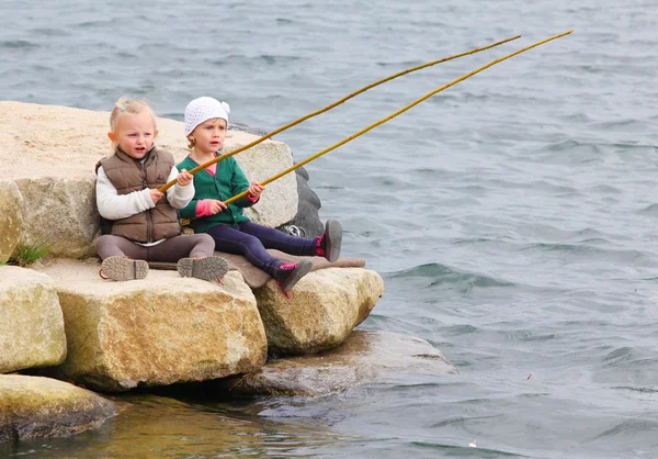 Funny kids catching fish. — Stock Photo, Image