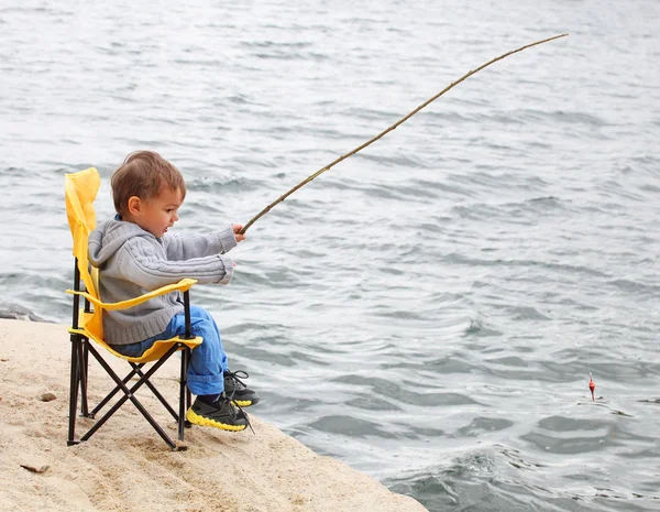Little boy catching a fish — Stock Photo, Image