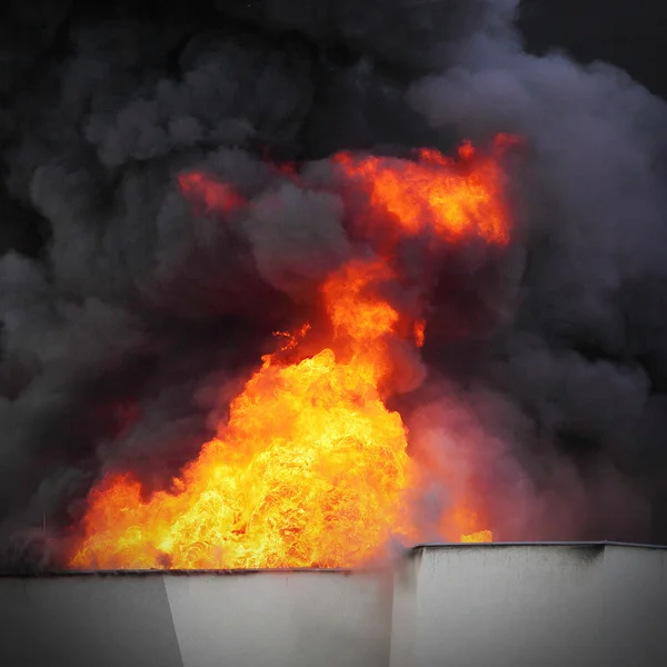 Flames and black smoke — Stock Photo, Image