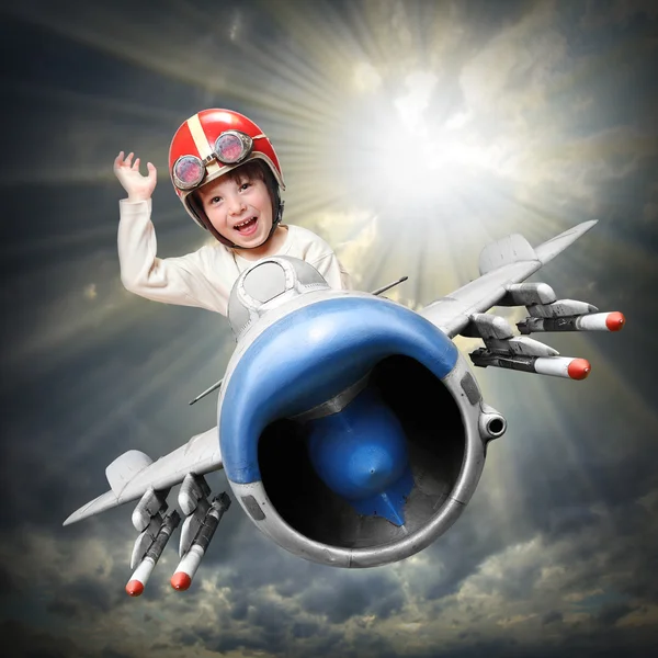 Liten pilot flyger i retro jet fighter. — Stockfoto