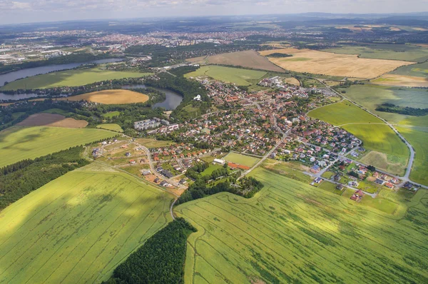Vista aérea de la zona para una agradable vida en el distrito suburbano —  Fotos de Stock