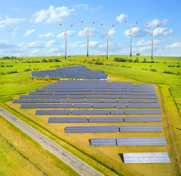 Letecký pohled na solární elektrárnu. — Stock fotografie