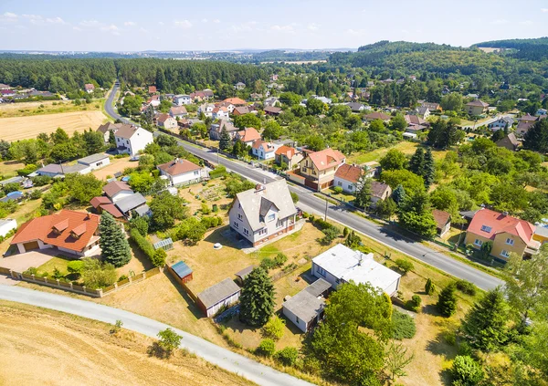 Vue aérienne vers le quartier suburbain d'une ville de Pilsen — Photo