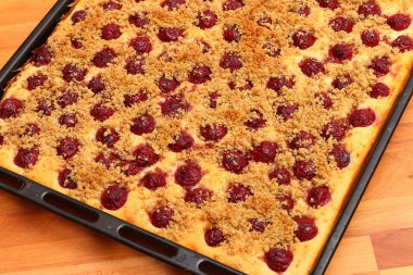 Tatlım kek kiraz ile