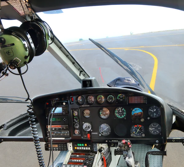 Uçuş aletleri bir gösterge paneli üzerinde — Stok fotoğraf