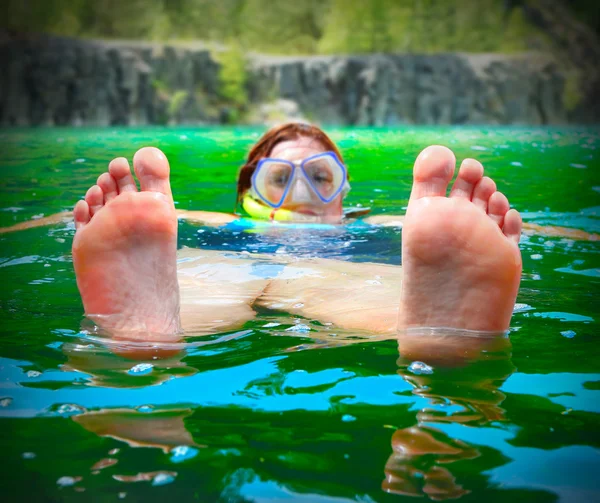 Nuoto sul lago . — Foto Stock