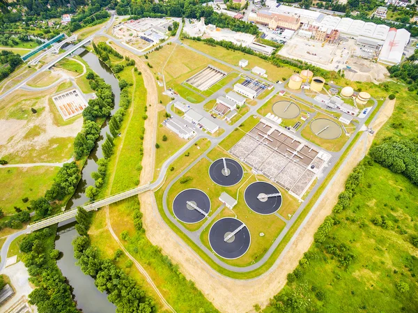 Vue aérienne de la station publique d'épuration des eaux usées — Photo