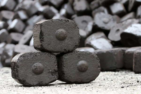 Briquettes de charbon brun . — Photo