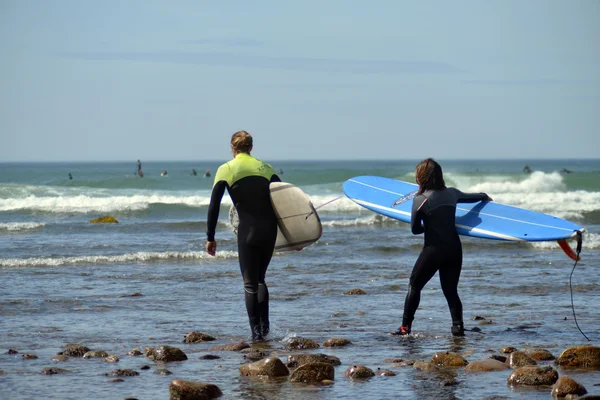 Editorial women surfers Ditch Plains Montuak New York — Stock Photo, Image