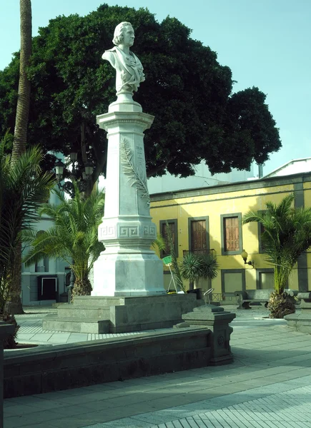 Parco pubblico con monumento Triana quartiere barrio Vegueta Gra — Foto Stock