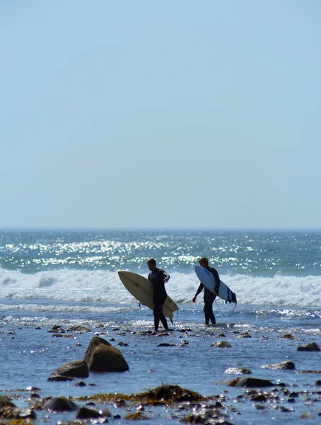 Redactionele surfers op Ditch Plains strand Montauk New York — Stockfoto