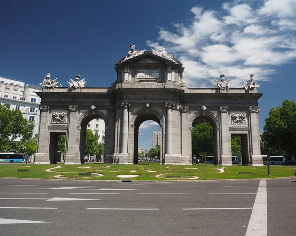 The Puerta de Alcala in Plaza de la Independencia  Madrid, Spain — 图库照片