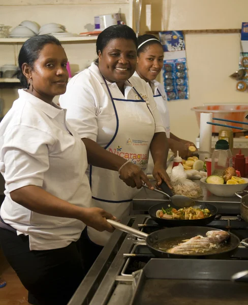 Rédaction cuisine personnel de travail Corn Island Nicaragua — Photo