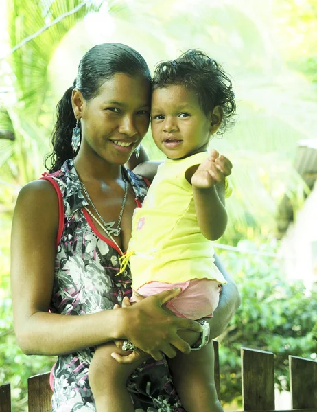 Mère avec bébé fille — Photo