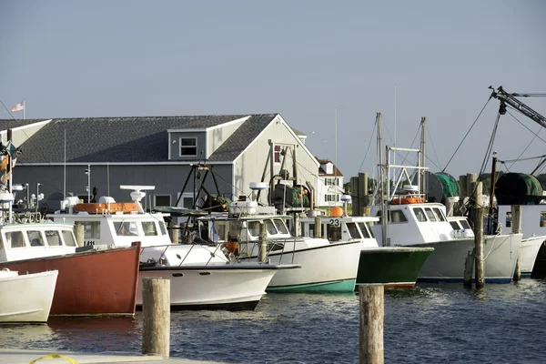 Barcos de pesca en el puerto — Foto de Stock