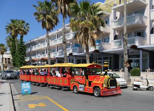 Κοσ Ελλαδα Μαΐου Τουρίστες Απολαμβάνουν Διαδρομή Τρένο Στην Πόλη Μαΐου Εικόνα Αρχείου