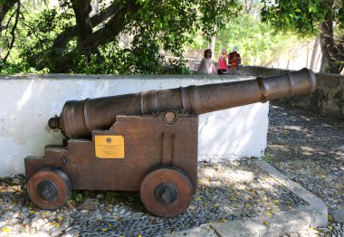 KOS, GREECE-MAYIS 12: Yaşlı Top ve Kale Turistleri Ziyaret Etti. 12 Mayıs 2019 Kos, Yunanistan