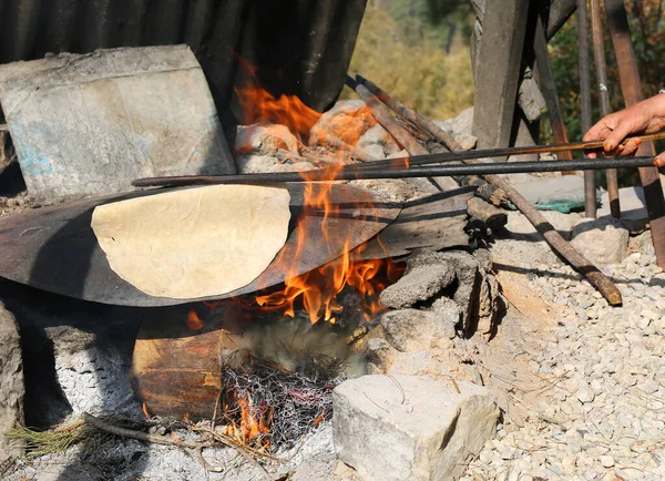 Turkisk Stil Tortilla Matlagning Elden Royaltyfria Stockfoton