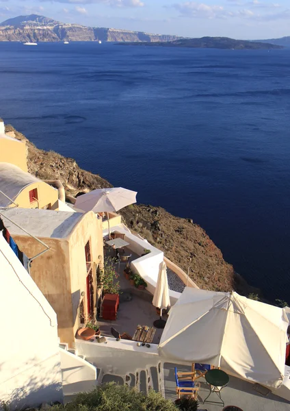 Huis met uitzicht in Oia, Santorini — Stockfoto