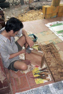 Chiangmai, Tayland için geleneksel şekilde Ahşap oyma adam