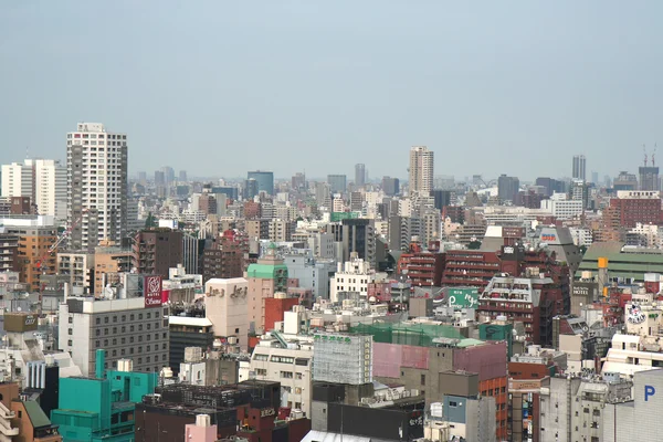 Bunte Dächer im überfüllten Shinjuku-Viertel — Stockfoto