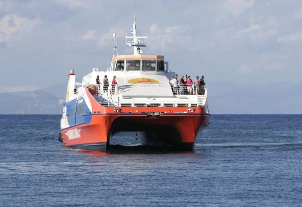 Dodekanisos Seaways Catamaran saindo do porto de Rodes — Fotografia de Stock