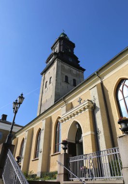 Göteborg, İsveç 'te Çan Kulesi ve Mavi Gökyüzü Arkaplanı olan Alman Christinae Kilisesi.