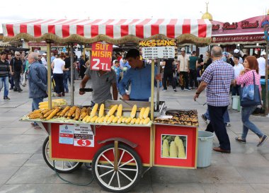 Kavrulmuş kestane ve Eminönü, Mısır satan çocuklar