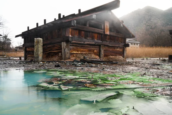 Izvoarele Fierbinți Din Japonia Ies Din Pământ Apa Este Verde — Fotografie, imagine de stoc