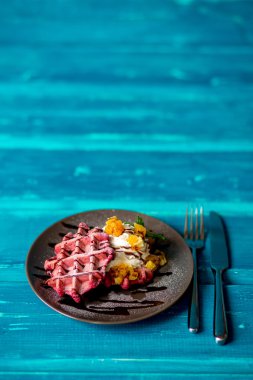 Krema ve meyve ile Liege gözleme